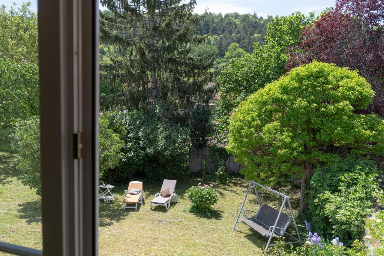 Les Pieds Dans L Herbe Meilhaud Kültér fotó